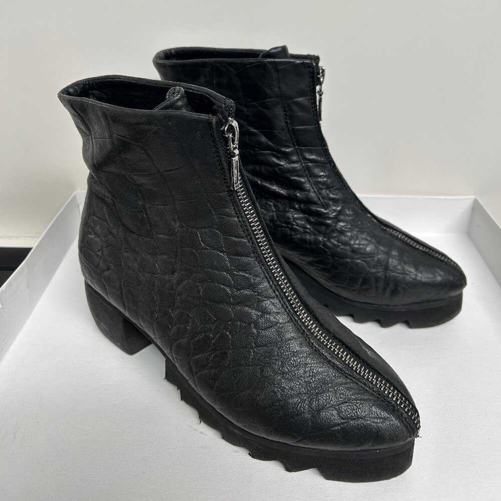 PAPUCEI Boots Textured Black Leather Full Front Zip Block Heel Size 36, fit US 7